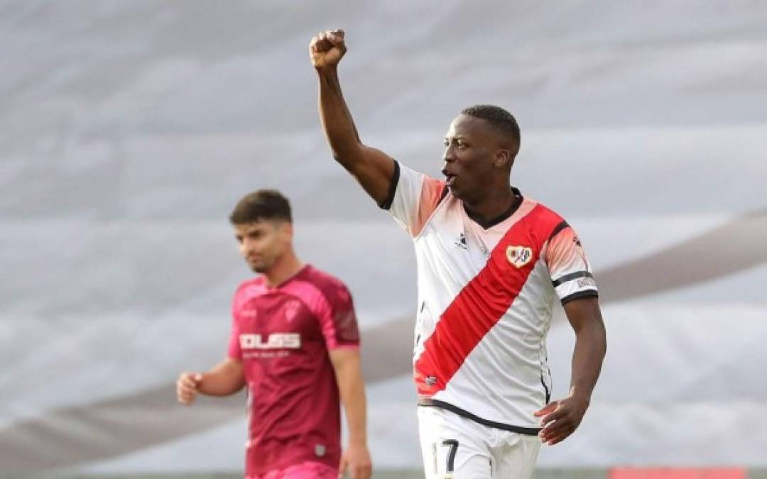 Luis Advíncula le dio la victoria al Rayo Vallecano.