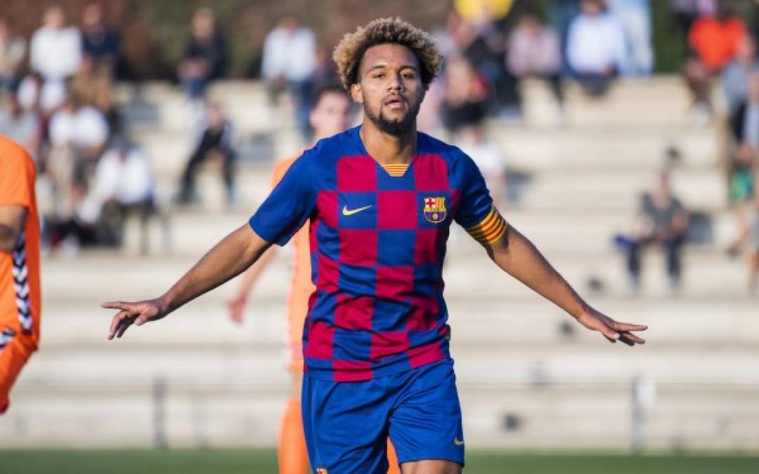 Konrad de la Fuente es un extremo en el Barcelona B de España, es de origen español y tiene 19 años.