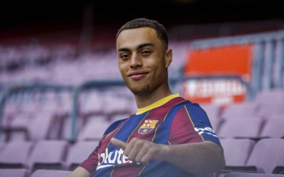 Sergiño Dest tendrá una cláusula de rescisión de 400 millones de euros.