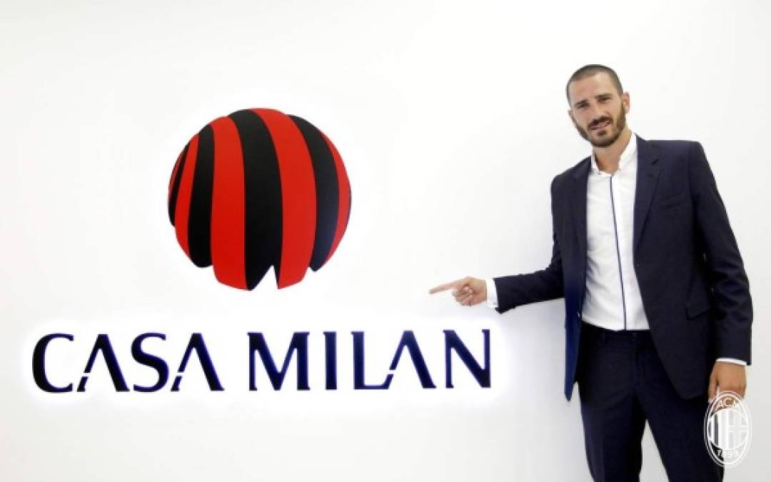 Bonucci: El Milan presentó oficialmente al defensor por cinco años, llega de la Juve.