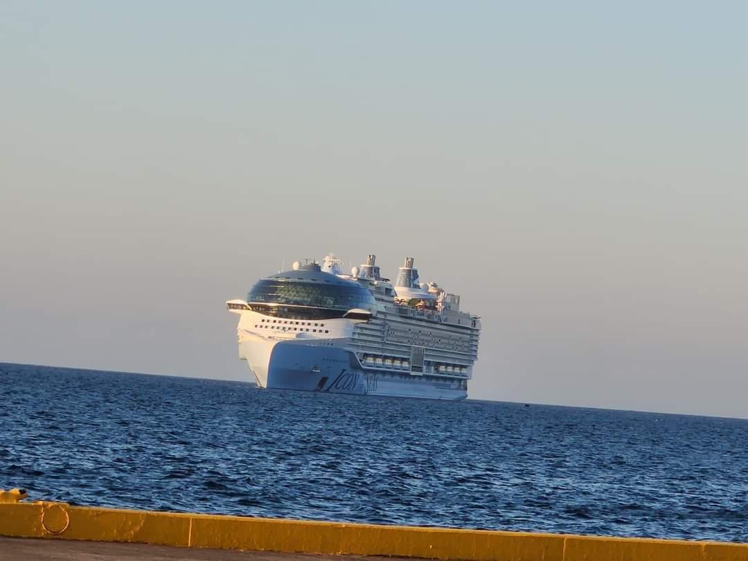 Llega por segunda vez a Honduras el Icon of the Seas con 10 mil pasajeros