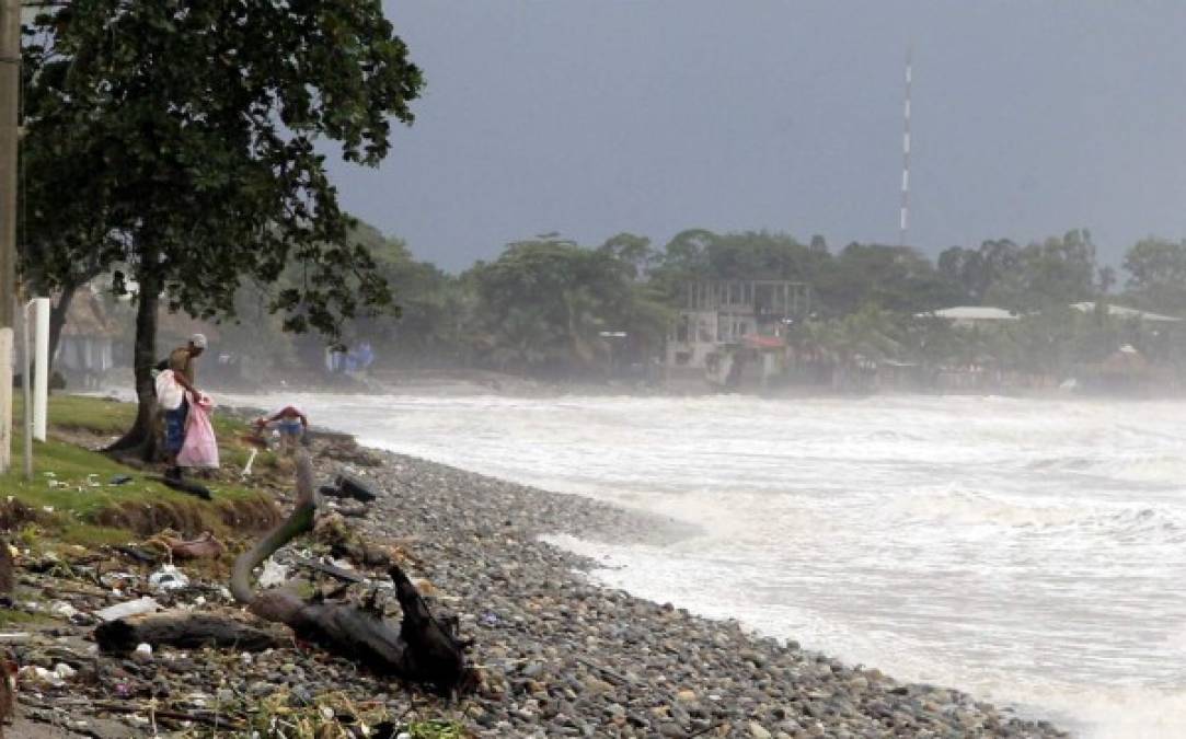 El fuerte oleaje en el Caribe mantiene suspendidas las actividades marítimas.