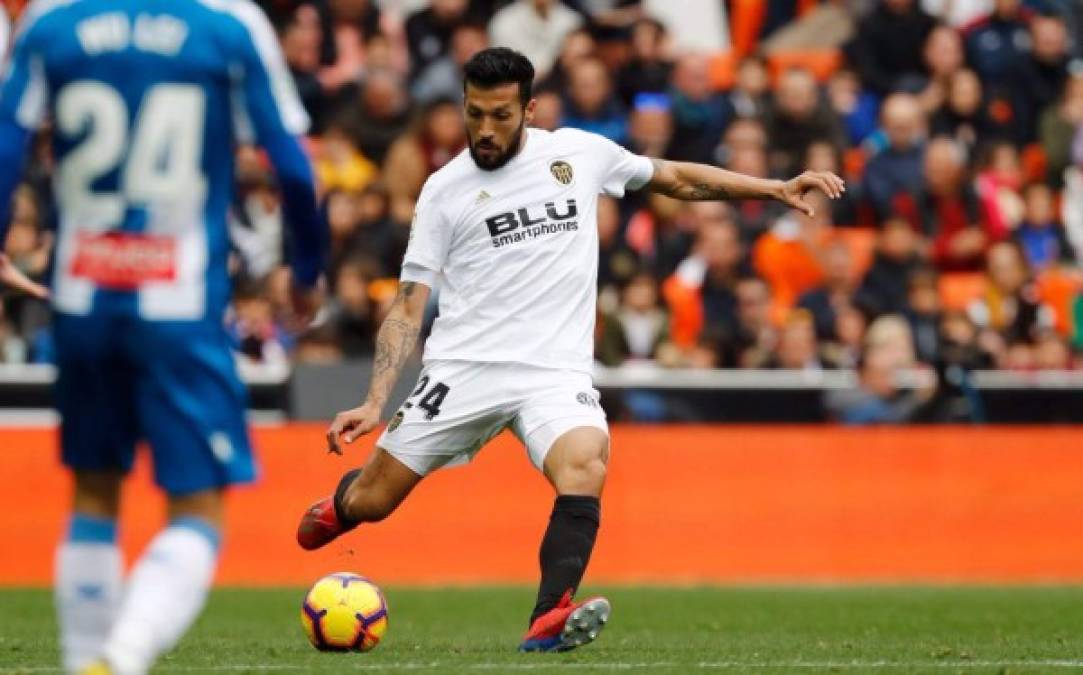 Informa Superdeporte que Ezequiel Garay y el Valencia habrían llevado a un acuerdo para prologar su vinculación durante las dos próximas temporadas.