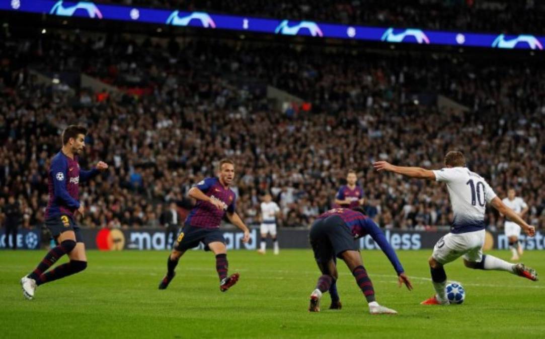 El delantero Harry Kane complicó al Barcelona y en el minuto 52 anotó el 1-2 del Tottenhm. El inglés dejó mal parado a Semedo y mandó la pelota al fondo de las redes.