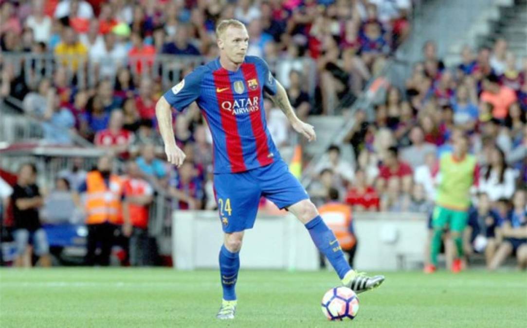 Jeremy Mathieu. Le queda un año y medio de contrato y a nadie se le escapa que con sus 33 años no se le va a renovar. Teniendo en cuenta su rendimiento y su propensión a las lesiones, el Barcelona se puede plantear una venta el próximo verano para sacar algo de dinero por el francés. El club busca un nuevo central en el mercado.