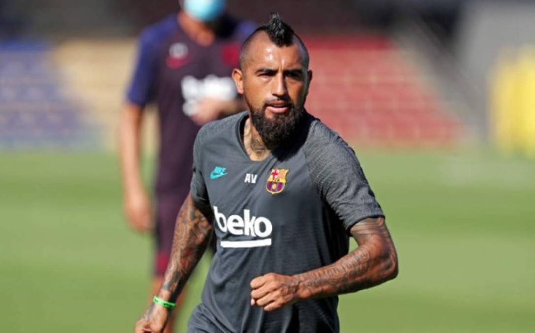 La Gazzetta dello Sport informa que Arturo Vidal se prepara para vivir sus últimas horas como jugador del FC Barcelona. El club y el jugador chileno tendrán una reunión muy pronto para llegar a un acuerdo en la rescinsión del contrato del centrocampista. Una vez llegado el acuerdo, el sudamericano firmará el nuevo contrato que lo vinculará al Inter de Milán por dos años con opción al tercero, cobrando seis millones de euros al año.