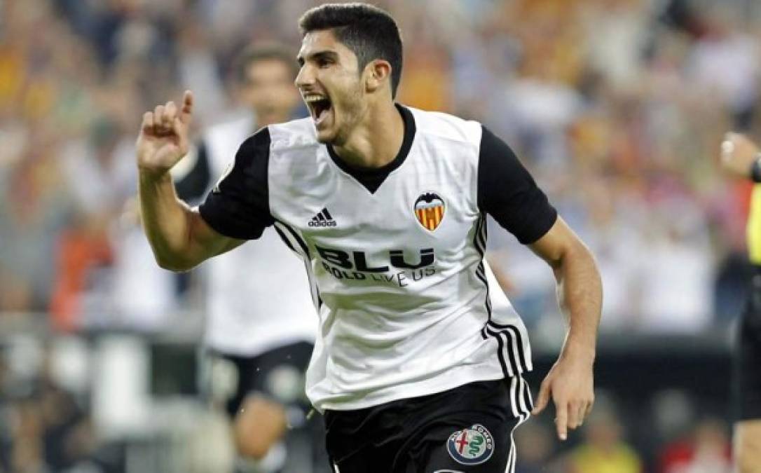 El PSG espera sacar 70 millones de euros por Gonçalo Guedes en verano. El programa francés Téléfoot desvela los planes del club parisino con el jugador portugués. Y coloca entre los interesados a Valencia (donde está jugando a prétamo), Real Madrid, Arsenal y Manchester United.