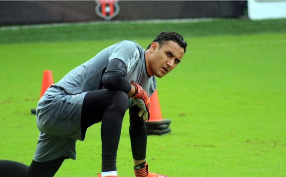 Un detalle que llamó mucho la atención fue el compromiso de Keylor, realizando constantes preguntas sobre cómo era la mecánica de los entrenamientos y ejecutándolos al pie de la letra.