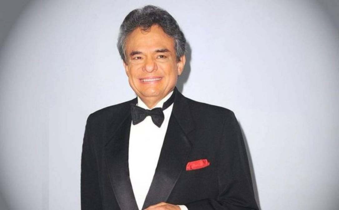 José Romulo Sosa Ortiz, nombre real del cantante, nació el 17 de febrero de 1948 en Azcapotzalco, Ciudad de México.