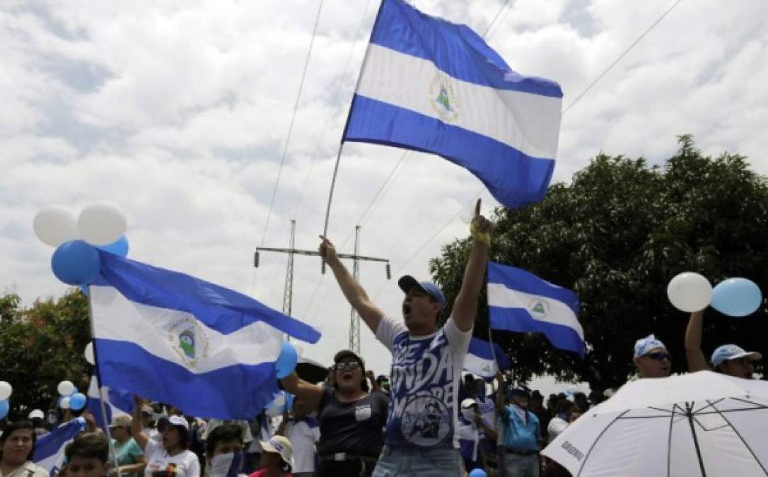 La masiva marcha fue convocada por los padres de cientos de manifestantes que están presos por participar en las protestas contra Ortega que estallaron desde abril pasado y que han dejado más de 350 muertos por la brutal represión del Gobierno.