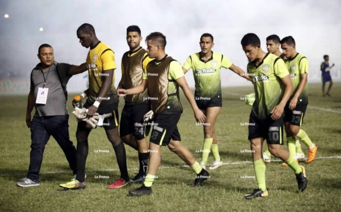 La tristeza en los jugadores del Real de Minas era evidente al final del partido.