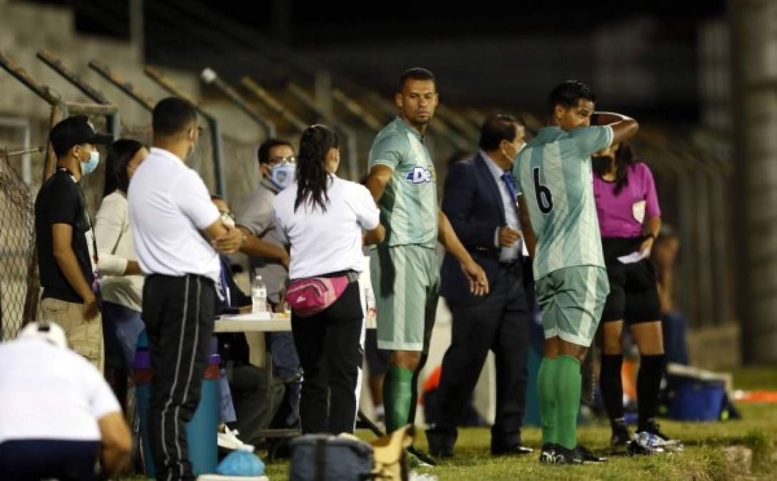 Las cosas del fútbol. El portero hondureño Gerson Argueta sorprendió jugando como delantero en el Real de Minas contra el Motagua y usando el dorsal '1'. Foto Marvin Salgado