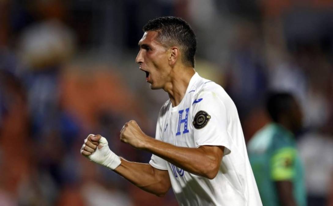 Johnny Leverón gritando su gol que significó el 3-0 de Honduras ante Granada.