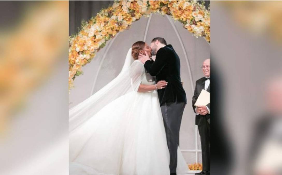 La tenista Serena Williams se ha casado con el padre de su hija en una espectacular boda inspirada en la Bella y la Bestia. <br/><br/>