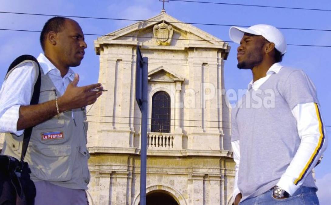 David Suazo fue un futbolista que siempre luchó y en sus inicios en Cagliari no la pasaba bien. Esta era la iglesia en donde el catracho acudía para buscar de la presencia de Dios. Junto al periodista José Luis Barralaga, editor de Golazo.