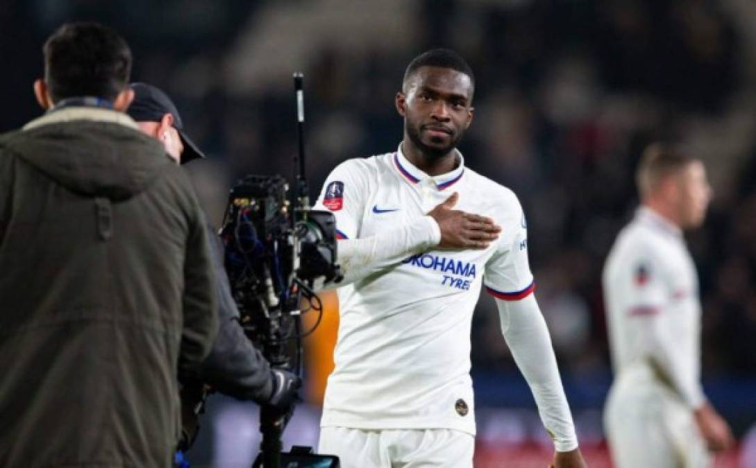 El central Fikayo Tomori le ha pedido al Chelsea salir durante el presente mercado de invierno, ya sea cedido o vendido, en la búsqueda de los minutos que no está teniendo a las órdenes de Frank Lampard en Stamford Bridge.<br/>