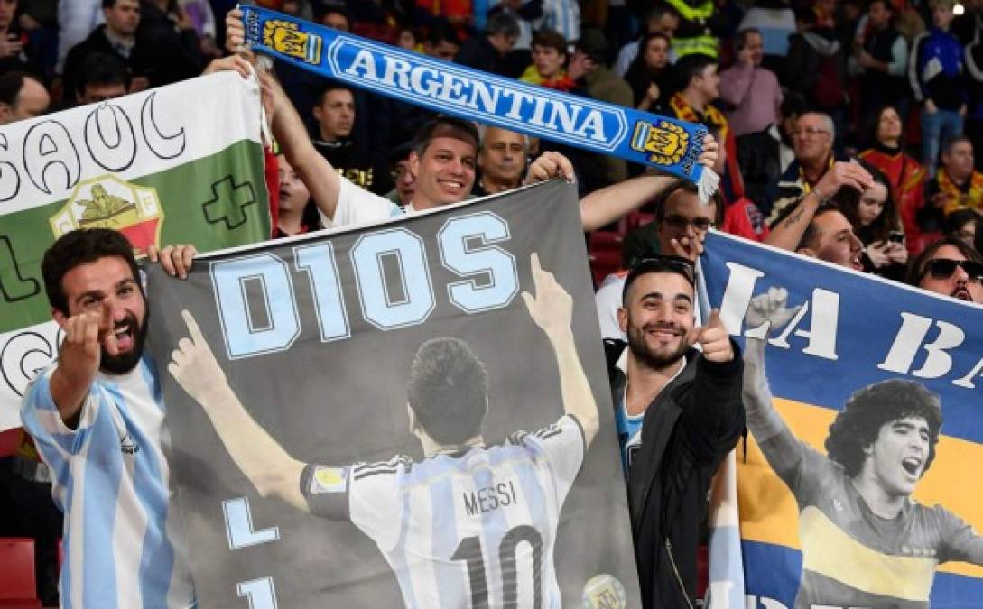 Los aficionados argentinos llegaron a darle el apoyo a Messi y la Albiceleste pero salieron decepcionados.