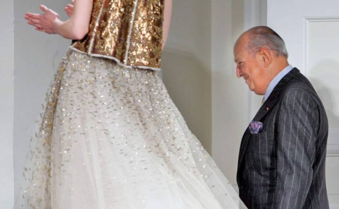 El 20 de octubre de 2014 nos dejó un maestro de la moda. Amante de los detalles, de un lujo de ensueño y de grandes princesas modernas.