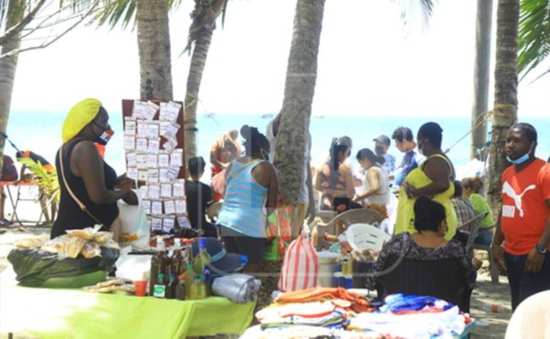 Muchos emprendedores han aprovechado esta Semana Santa para acercarse a las playas y ofrecer sus productos.