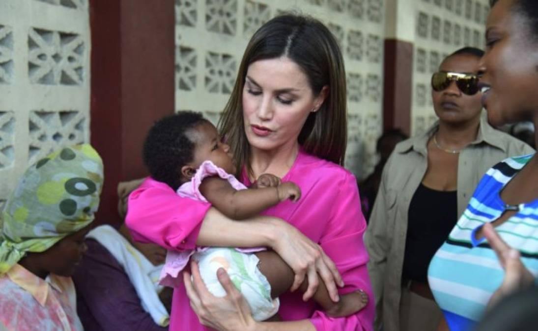 La Reina Letizia se adentró hoy en Cité Soleil, considerado el suburbio más pobre y deprimido de Haití.