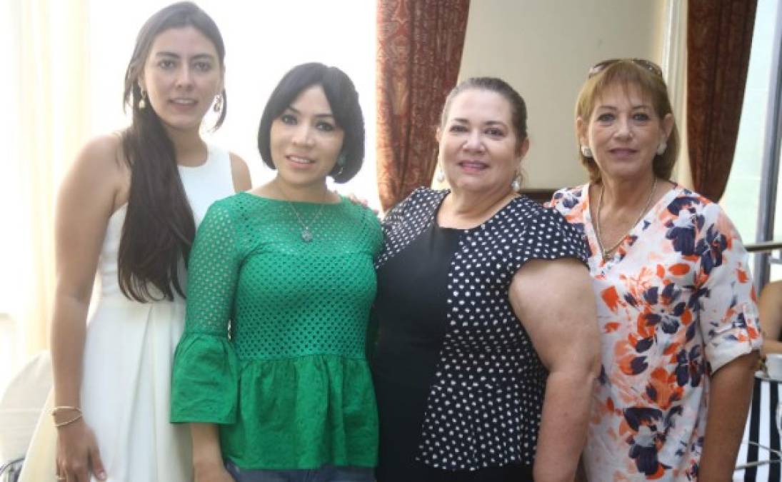 Matty Escoto, Luisa Fernández, Mayda Ruiz y Patricia Pineda.