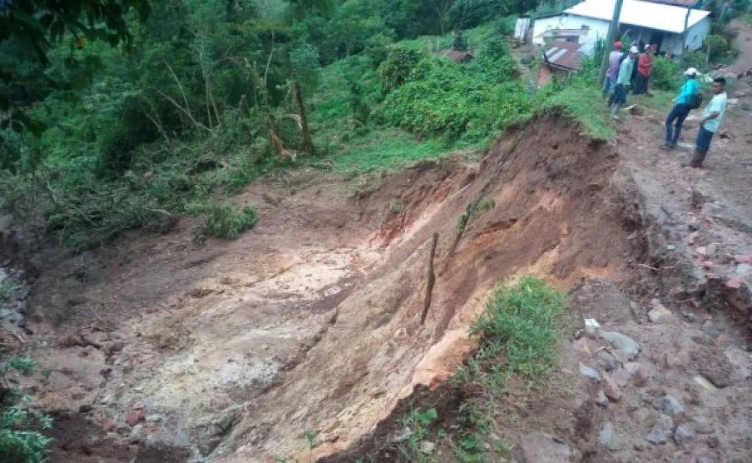 Se realizaron labores de prevención en aldea de Cacalhuapa, Sinuapa, Ocotepeque, donde hay 5 viviendas afectadas por lluvias.<br/>