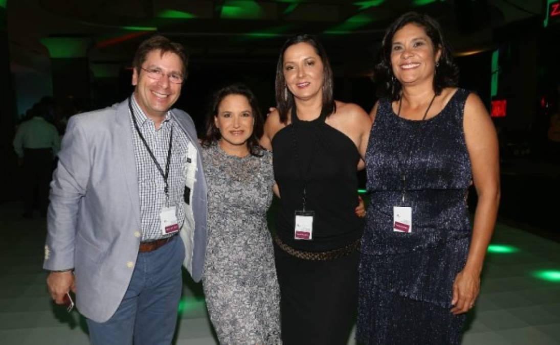 Juan Rojas, Beatriz Castillo, Paola Zuiria y Suyapa Fortín.