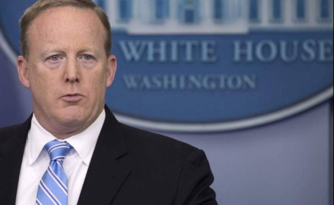 Sean Spicer.- Secretario de Prensa de la Casa Blanca desde enero hasta julio de 2017. Renunció en protesta por la contratación de Anthony Scaramucci como director de Comunicación de la Casa Blanca. Sus desavenencias con Donald Trump fueron recurrentes y visibles.