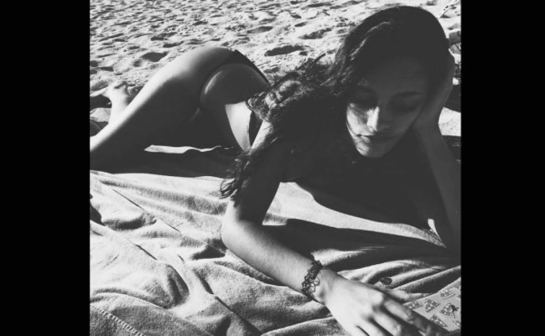 Últimamente la joven ha encendido las redes sociales con sus sensuales fotos, en donde luce en bikini, o disfrutando de su romance con el actor y cantante Julián Serrano.