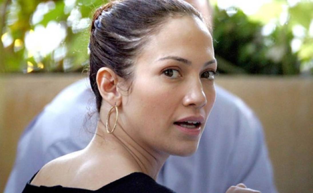 JLo podrá ostentar una vida perfecta, pero no todo es lo que parece. La diva del Bronx tiene unos cuantos esqueletos en su clóset, como sus secretos de belleza, sus problemas familiares o los videos privados que no quiere que nadie vea.