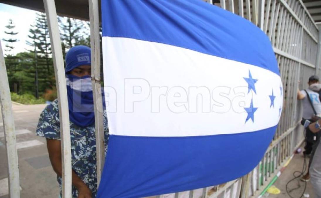 La Ciudad Universitaria amaneció tomada este jueves por un grupo de estudiantes.