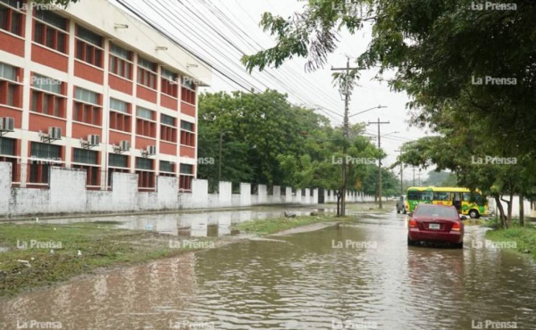 La colonia Villa Asturias está ubicada en el sector este de San Pedro Sula, cerca de la Universidad Pedagógica Francisco Morazán.