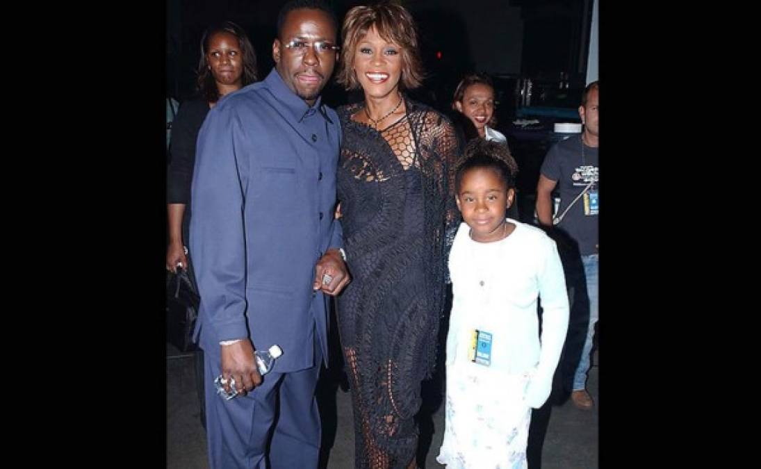 En el 2002 junto a sus padres, los cantantes Bobby Brown y Whitney Houston.