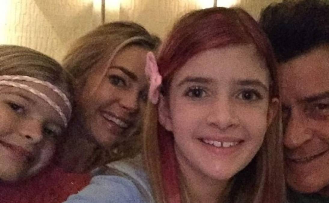 La última foto publicada en Instagram de Denise y Charlie juntos a sus hijas.