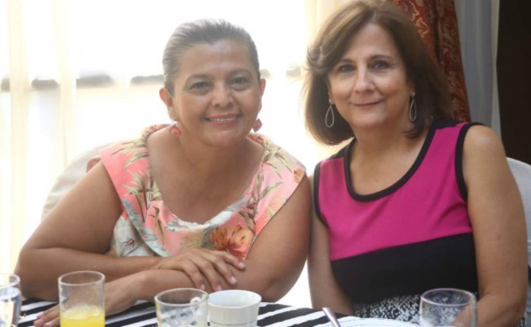 Sandra Peraza y Claudia Rodezno.