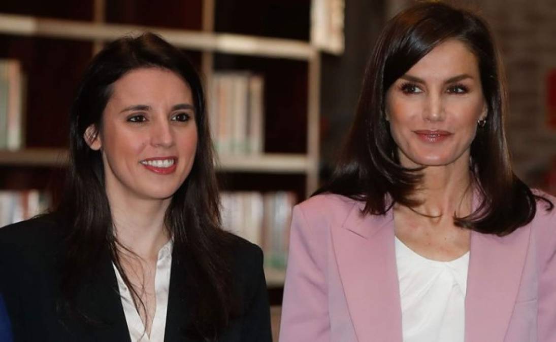 Irene Montero (España)<br/>La ministra de Igualdad dio positivo por el virus, lo que colocó en cuarentena a su pareja, el vicepresidente segundo del Gobierno, Pablo Iglesias. Montero estuvo cercana a la reina Letizia Ortiz en un evento por el Día Internacional de la Mujer el pasado viernes.