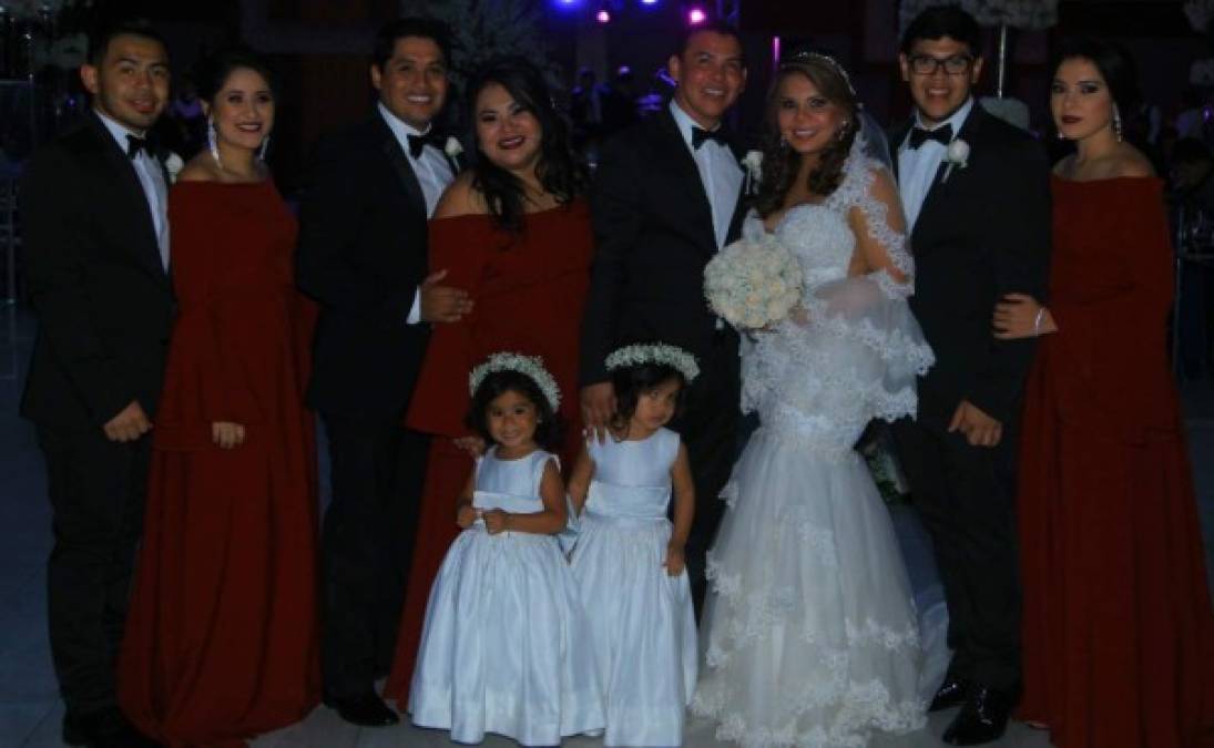 "Hugo y Andrea García, José Adán y Gloria Umanzor, Hugo, Bessy y César García, Kimberly Ramos y las niñas Fernanda Umanzor y Mía García."