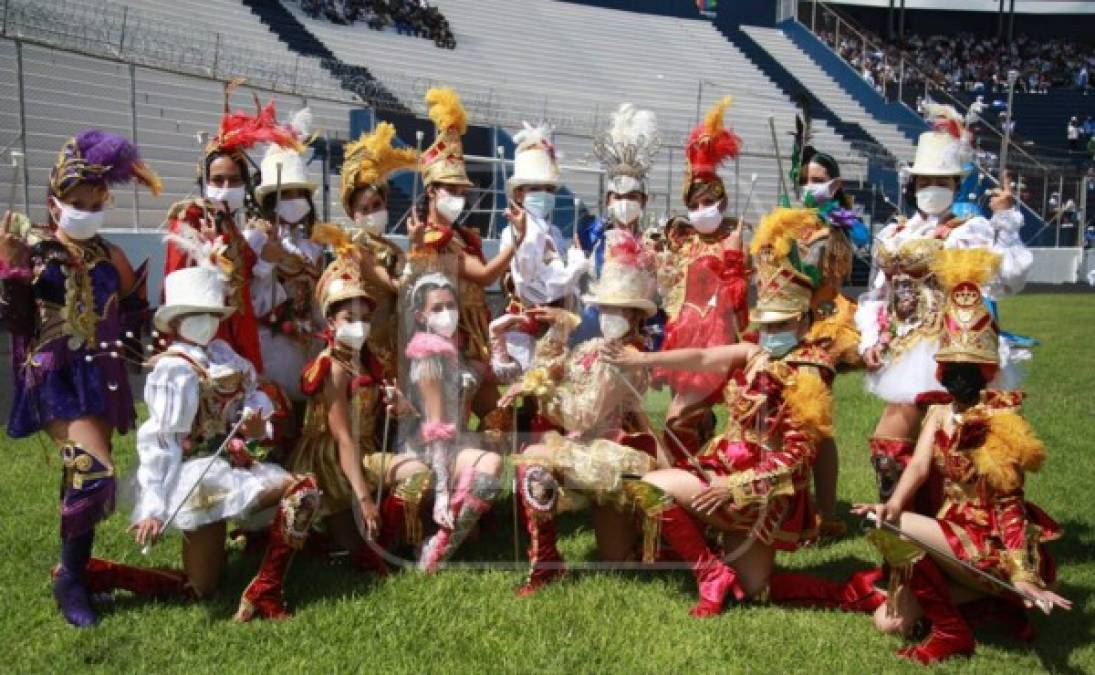 Grupos artísticos que llegaron al estadio Nacional.