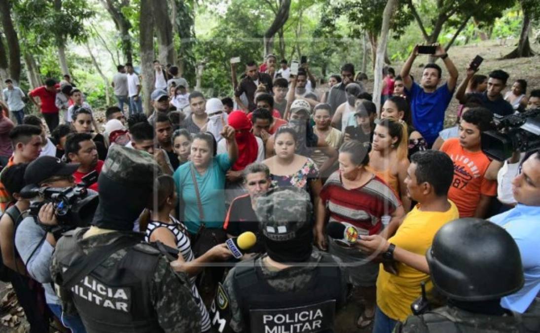 La tranquilidad de la colonia San Isidro en El Merendón se borró por unos instantes la tarde de este miércoles, cuando varios agentes de la Policía Militar y de la Agencia Técnica de Investigación Criminal llegaron para capturar a cinco supuestos mareros.