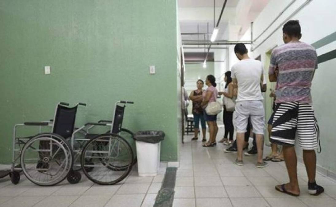 Para evitar que personas infectadas con el virus de la fiebre amarilla ingresen a Honduras las autoridades implementan medidas de regulación sanitaria. Las autoridades en conjunto con la Organización Panamericana de la Salud (OPS) ejecutan medidas en el país orientadas a reforzar las fronteras contra la enfermedad.