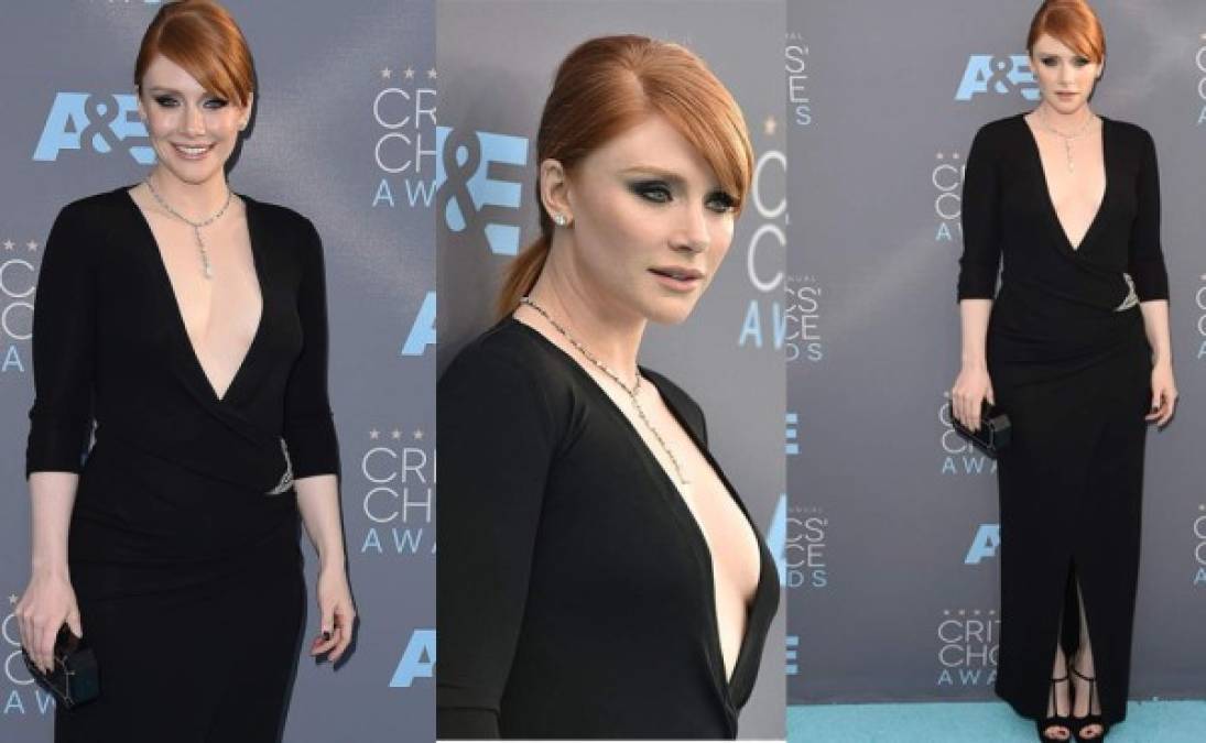 Bryce Dallas Howard elegante con un vestido Balmain, zapatos Miu Miu y clutch Edie Parker.