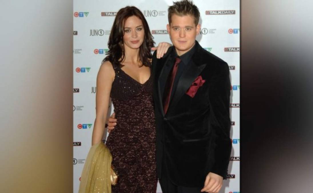 Emily Blunt y Michael Bublé: Antes de que estuviera felizmente casado con la hermosa actriz argentina Luisana Lopilato, Michael Bublé sufrió una dolorosa ruptura en 2008, de su relación de tres años con Emily Blunt.