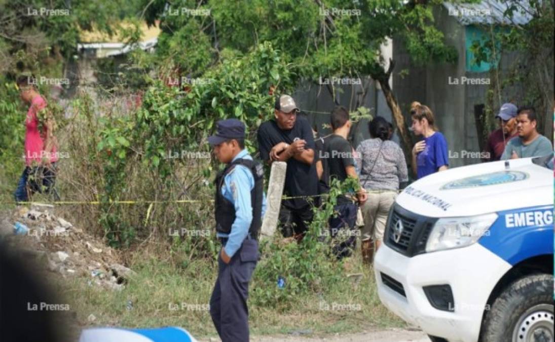 Parientes de la víctima llegaron al lugar exacto donde se registró la escena del crimen.