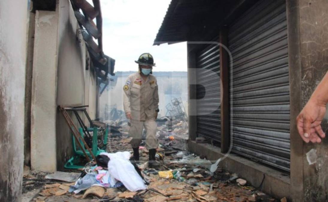 Los comerciantes se vieron envueltos de un momento a otro en medio de la tragedia que acabó con sus emprendimientos.