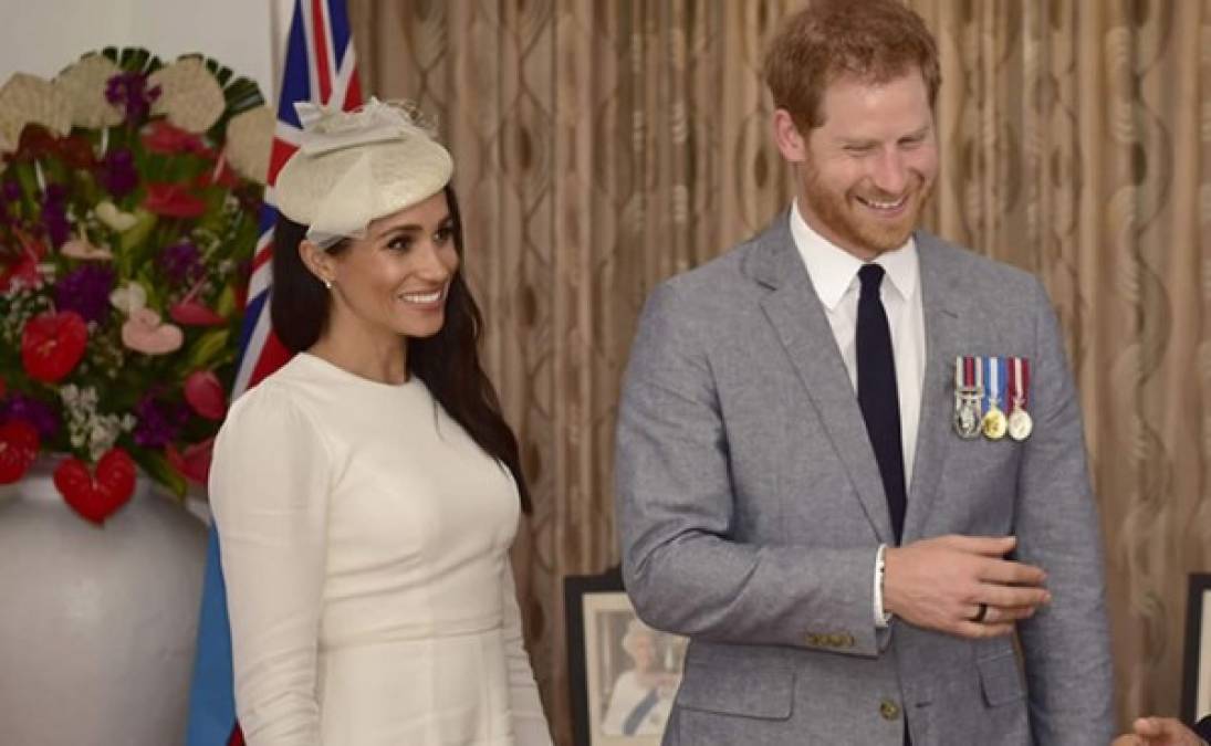 La duquesa de Sussex, que está en su segundo trimestre de embarazo, fue recibida por una multitud en Fiji, una locación con riesgo de contagio de la enfermedad que puede provocar deformidades en los recién nacidos.