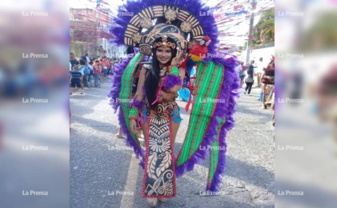 Los preparativos comenzaron temprano este sábado, y tanto los turistas como los ceibeños llegaron en horas del mediodía para observar el desfile.