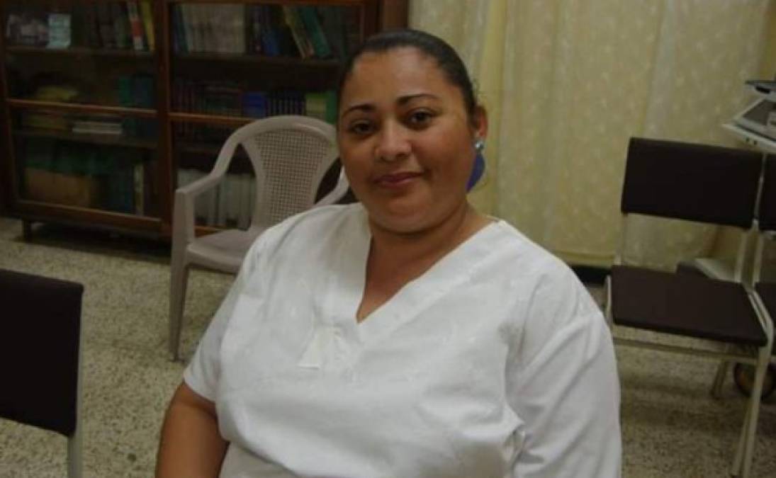 La enfermera Dinora Pineda falleció el 21 de junio por coronavirus en la ciudad de El Progreso, Yoro. En su despedida hubo lágrimas, consternación y se elevaron globos al cielo para su último adiós.