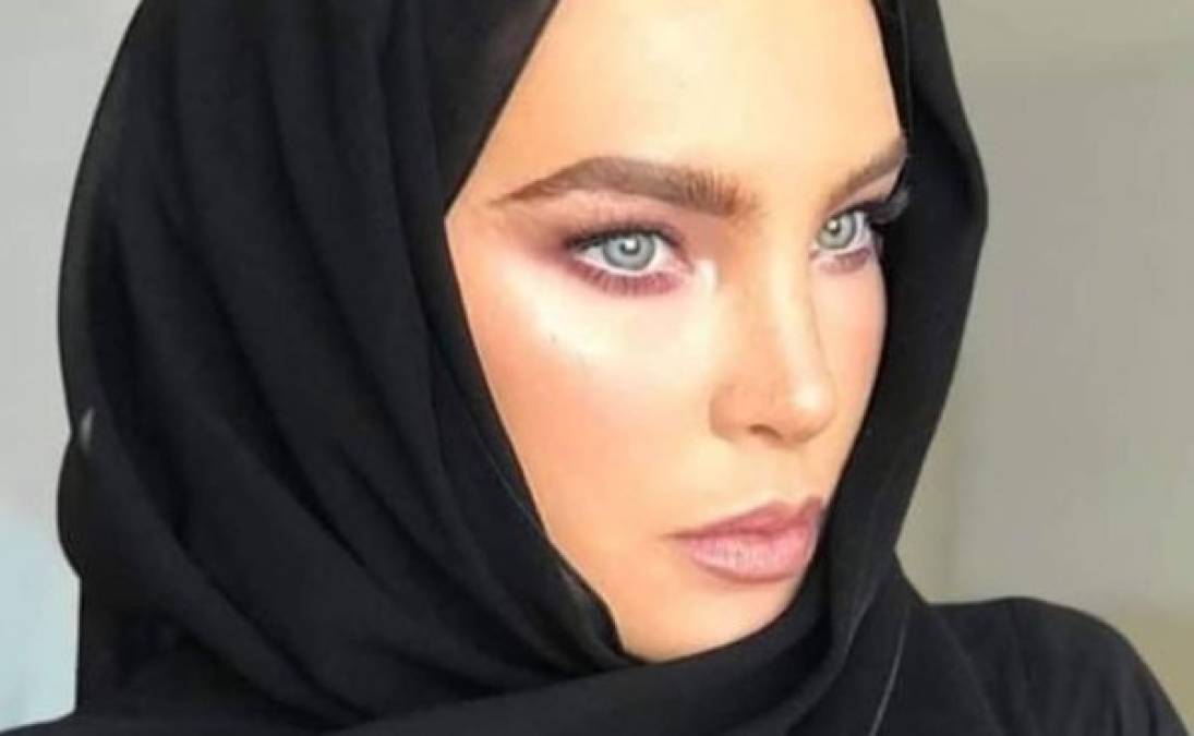 Belinda disfrutó de unas vacaciones por Abu Dhabi, en donde se apegó a las tradiciones vistiendo el hiyab tradicional, paseó por el desierto y asisitó a la Fórmula 1.<br/>
