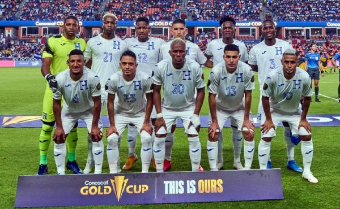 El 11 titular de Honduras posando antes de frentar a los qatarís.