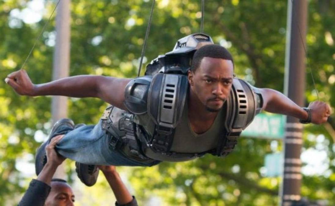 Anthony Mackie interpretando a Falcon en 'El soldado de invierno'.